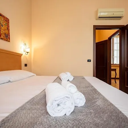 Mainard, Turandot Historic Appartement *